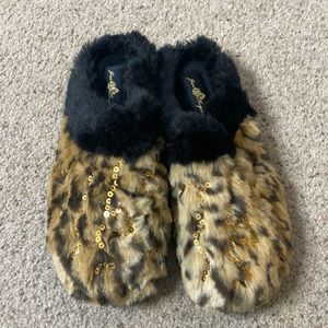 Joan Boyne slippers never work sz 9 to 10